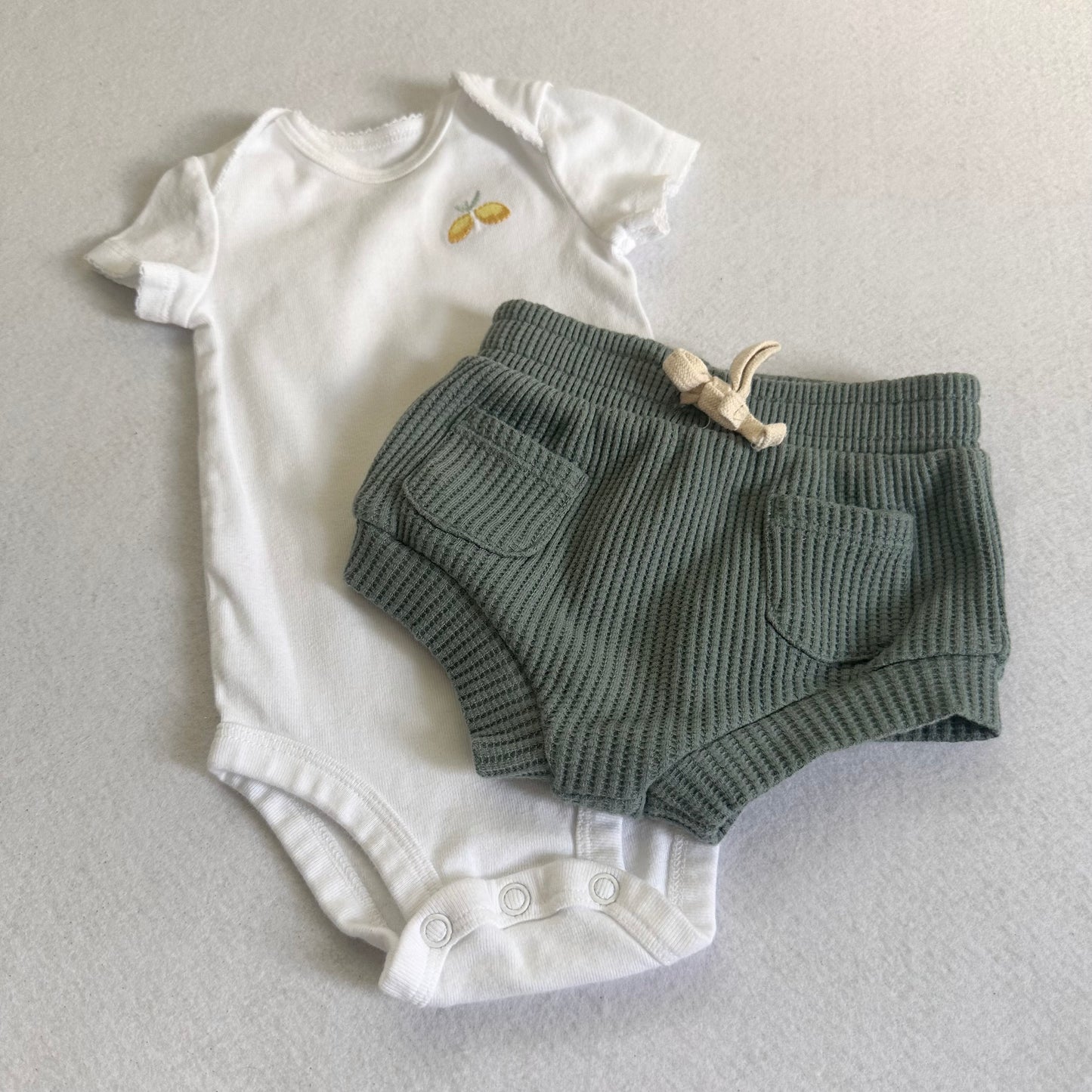 2 pc. Baby Outfit, shorts and bodysuit set (0-3 months)