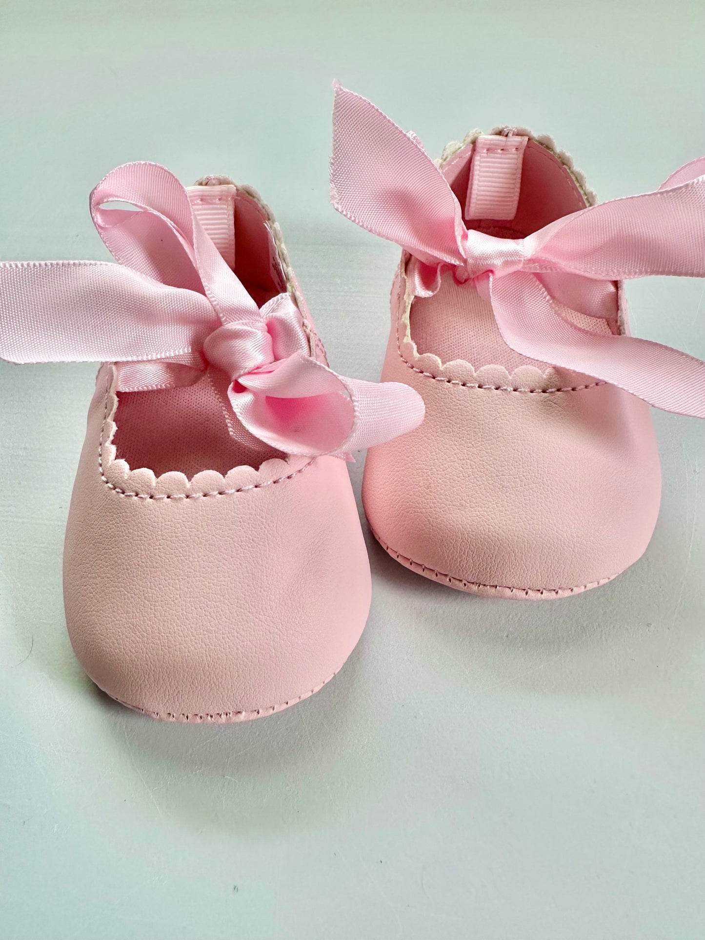 Baby Tutu Outfit with headpiece and pink shoes (0-3 months)