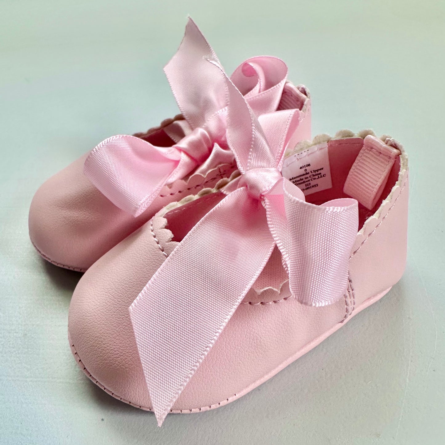 Baby Tutu Outfit with headpiece and pink shoes (0-3 months)